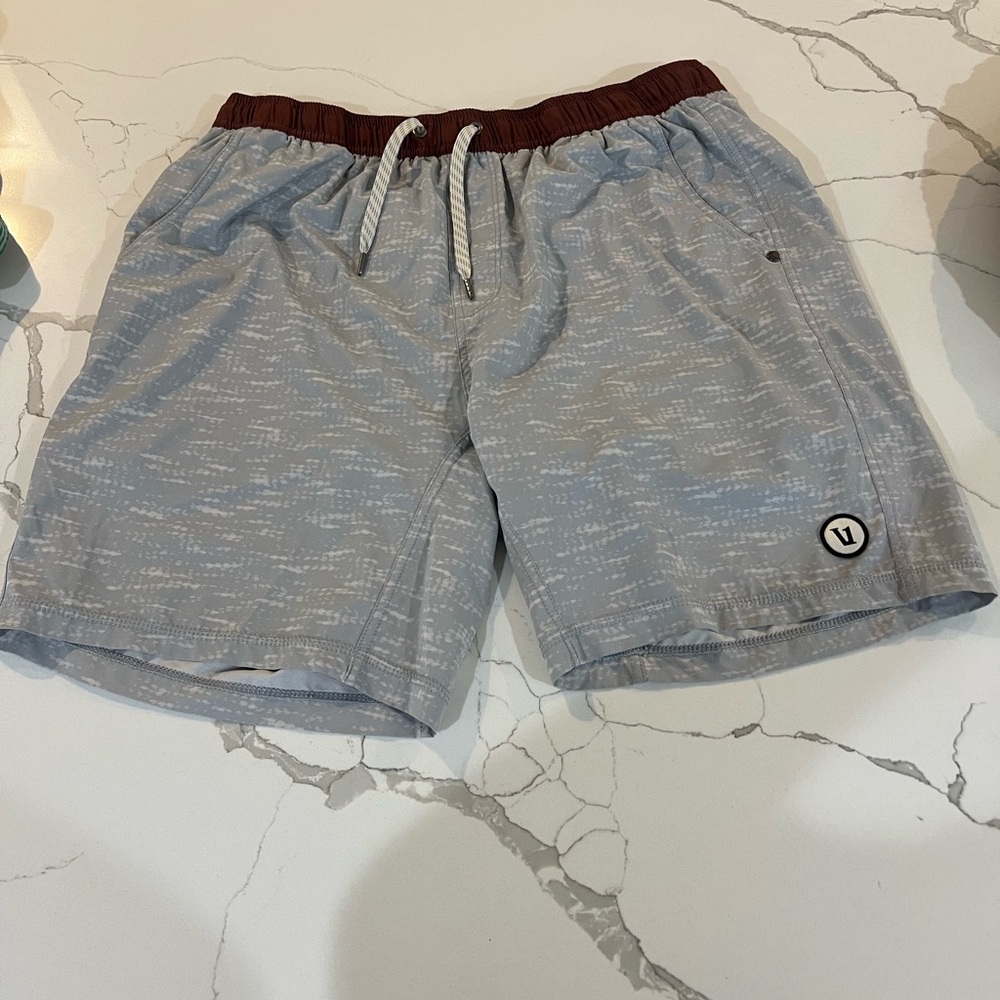 Vuori men’s shorts with lining